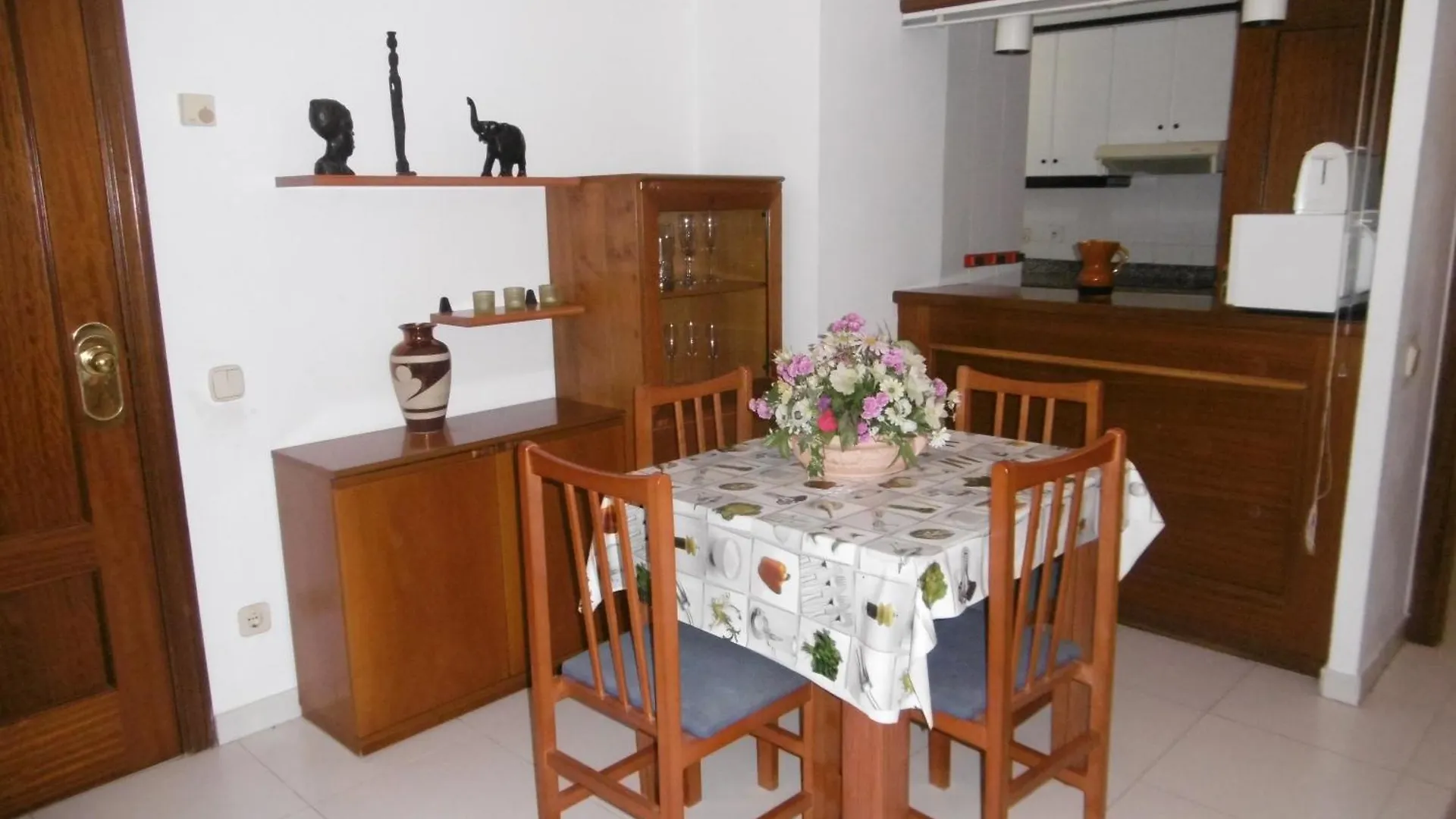 Apartamento Cerca De La Playa Con Piscina Y Parking Tossa de Mar 0*,  Spanyolország